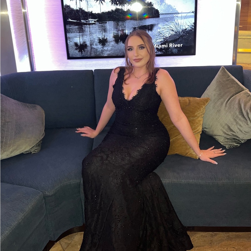 Selling my beautiful midnight black prom dress/fancy dinner dress